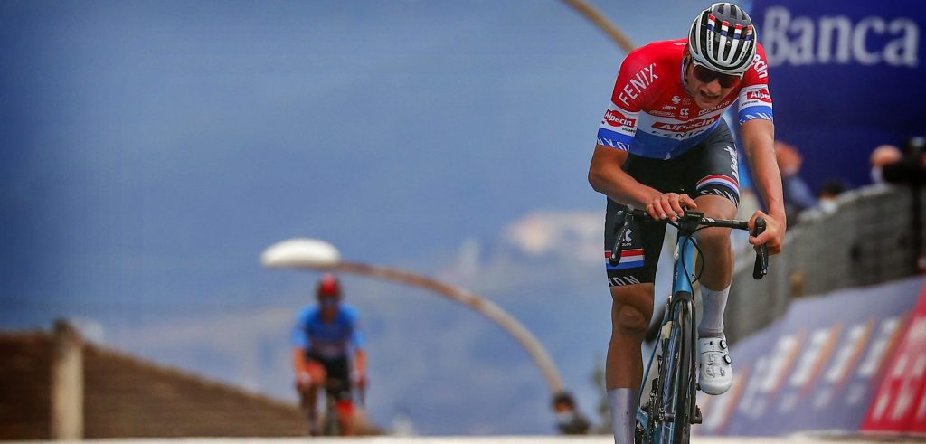 Bekijk hier hoe Mathieu van der Poel de zware heuvelrit in Tirreno-Adriatico won