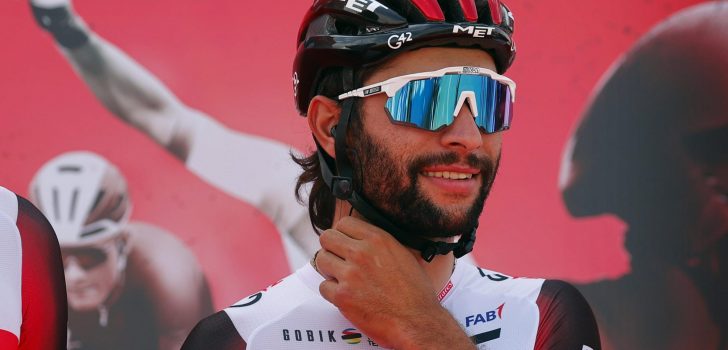 Gaviria bleef maar net overeind in sprint: “Met de ploeg uitzoeken wat daar gebeurde”