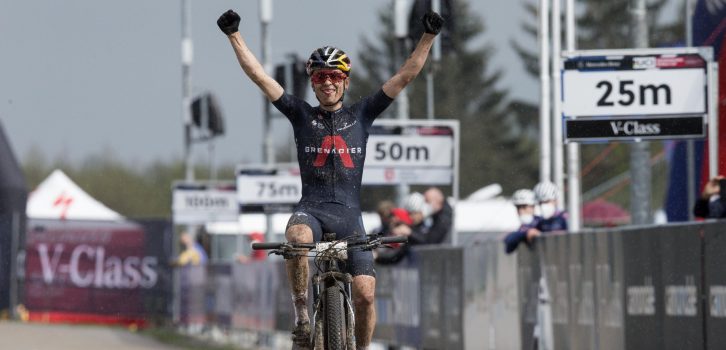 Tom Pidcock oppermachtig in Nove Mesto en mag naar de Spelen