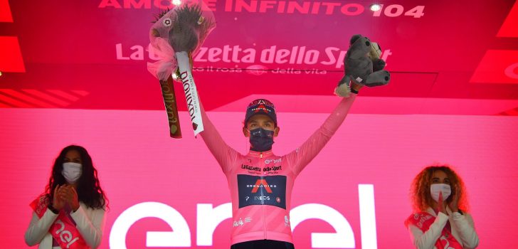 Egan Bernal emotioneel na veroveren roze trui: “Heb hier veel voor opgeofferd”