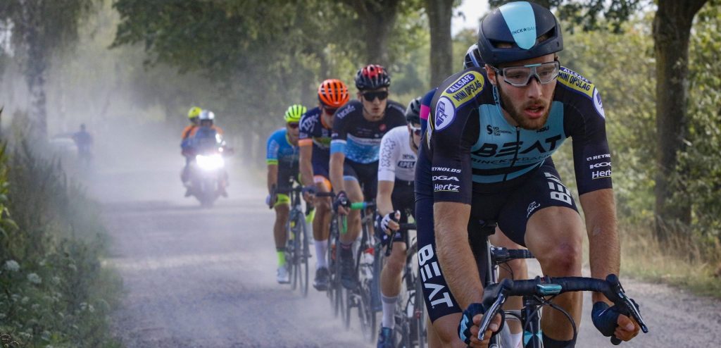 Jan-Willem van Schip met speciaal stuur in kopgroep Baloise Belgium Tour