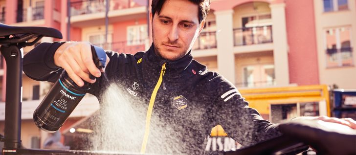 Team Jumbo-Visma maakt zijn fietsen schoon met biologisch afbreekbare schoonmaakmiddelen
