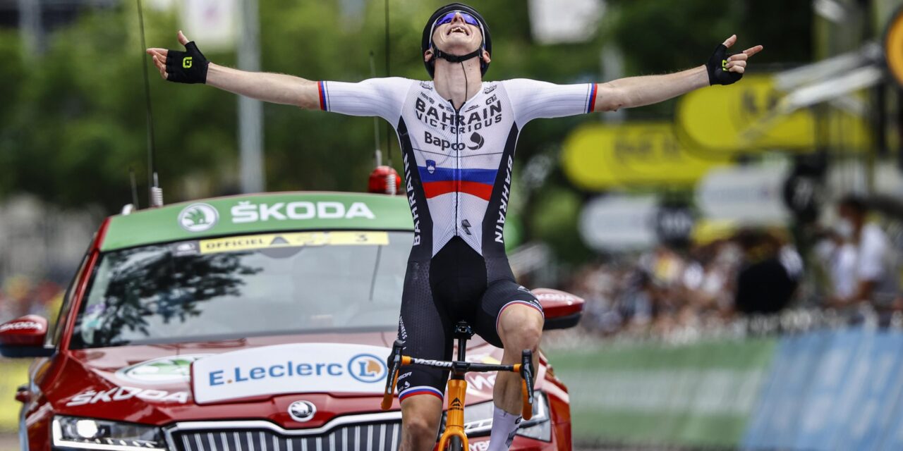 Tour 2021: Matej Mohoric wint levendige heuvelrit, strijdbare Van der Poel houdt gele trui