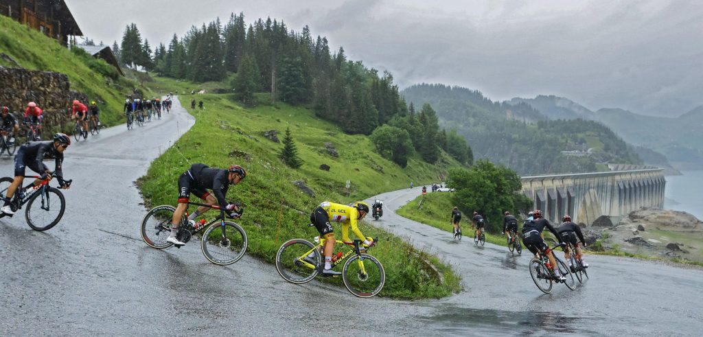 Tour 2021: Regen blijft peloton achtervolgen in tweede week