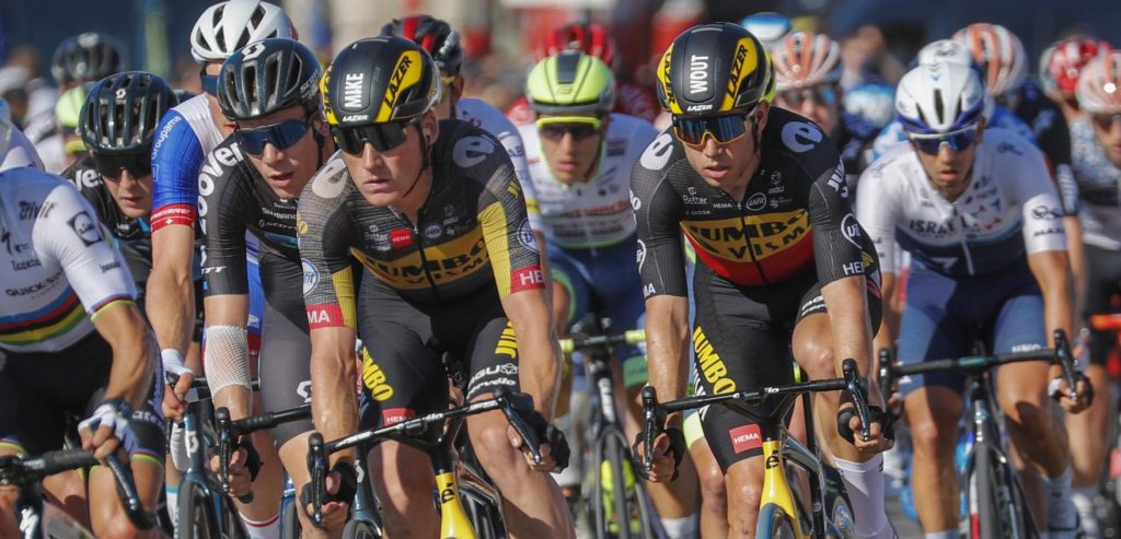 Teunissen loodst Van Aert naar winst op Champs-Élysées: “Hij is zo sterk”