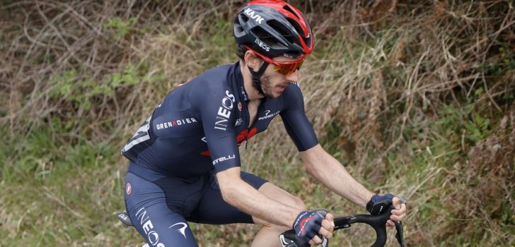 Adam Yates tegengehouden door wind: “Wat je ook probeerde, je kwam niet weg”