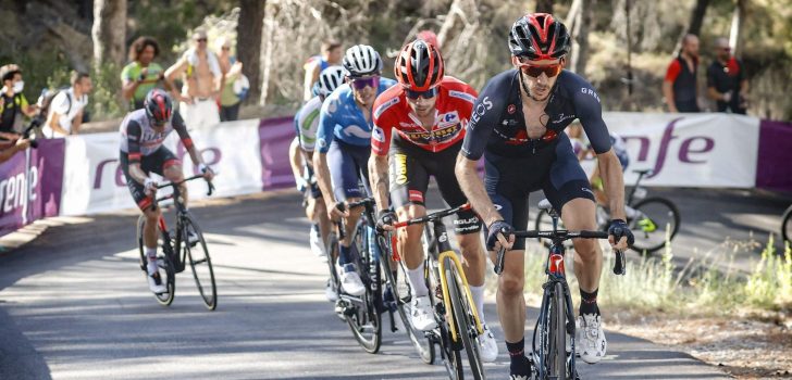 Yates wil tijd pakken: “Iedereen moet twee minuten hebben op Roglic voor de tijdrit”