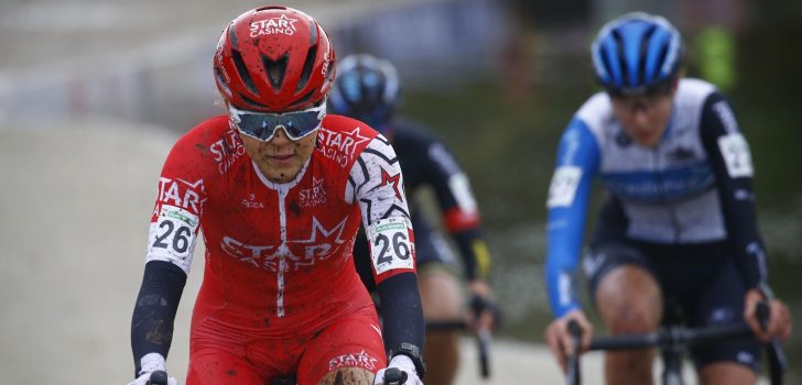 Sleutelbeenbreuk voor veldrijdster Anna Kay na aanrijding op training