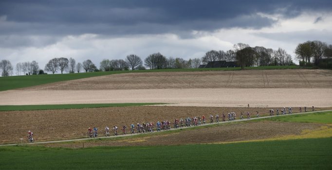 Stem nu op de verkiezing Wielrenner van het Jaar 2021 en win een Garmin Varia