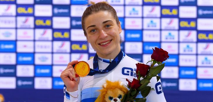 EK Baan: Daria Shmeleva prolongeert titel op 500 meter tijdrit