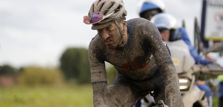 Lekke band en valpartij nekken Gianni Moscon: “Op de limiet maak je fouten”