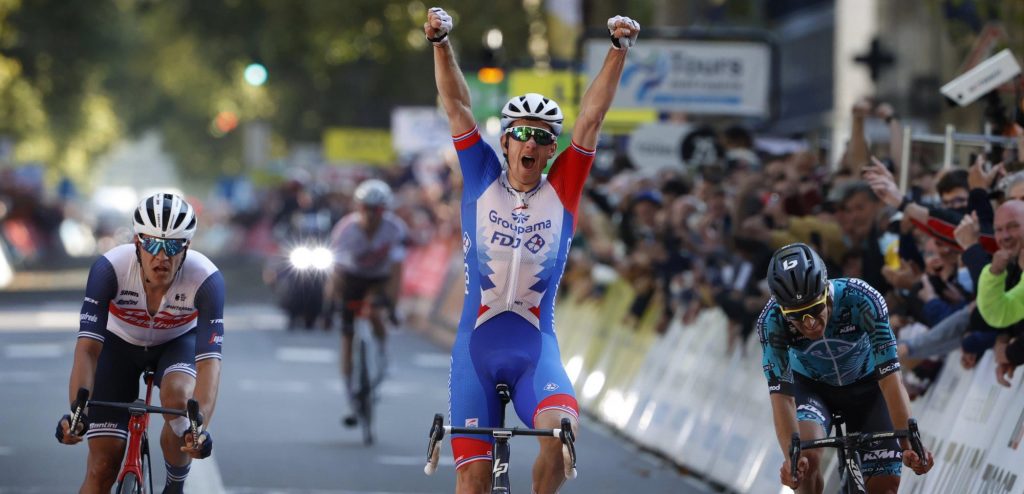 Arnaud Démare klopt Jasper Stuyven in boeiende Parijs-Tours, Van Poppel vijfde