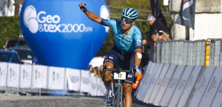 Alexey Lutsenko soleert naar winst in Serenissima Gravel