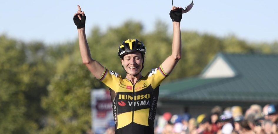 Marianne Vos wint Wereldbeker Iowa na beklijvend duel met Denise Betsema