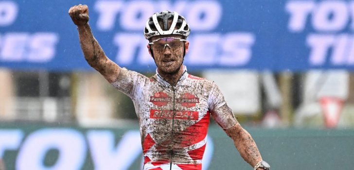 Eli Iserbyt wint in Overijse na driestrijd met Michael Vanthourenhout en Toon Aerts