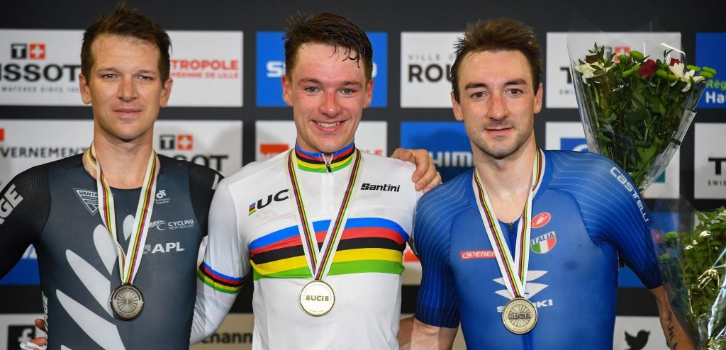 Ethan Hayter oppermachtig naar goud op WK omnium