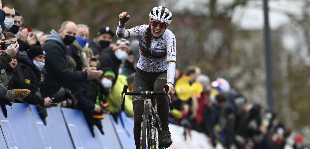 Lucinda Brand zegeviert ook in derde editie Urban Cross