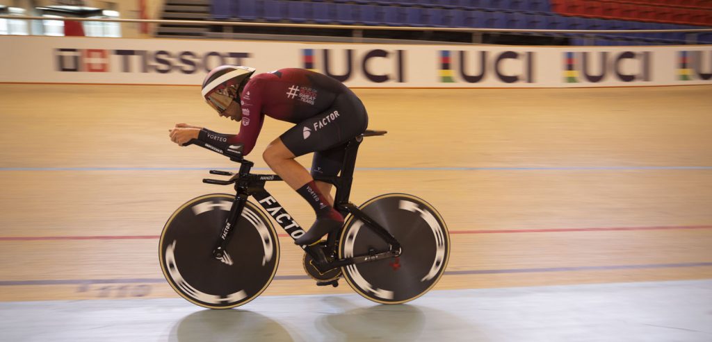 Volg hier de aanval op het werelduurrrecord van Alex Dowsett