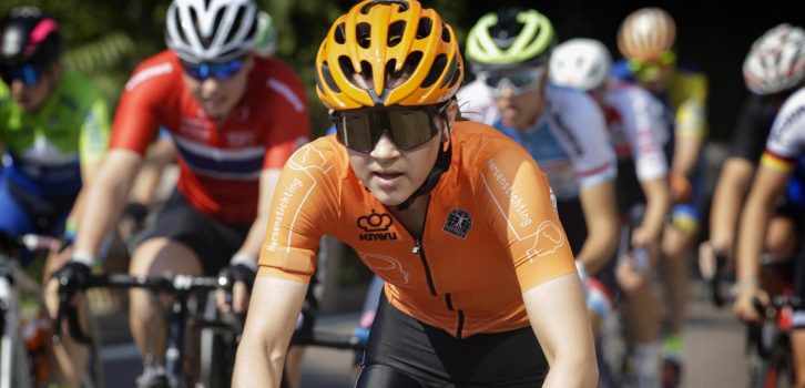 18-jarige Maud Oudeman verdient via Zwift profcontract, Alpecin-Fenix strikt Alex Bogna