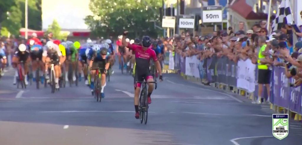 Cameron Ivory verrast peloton en is criteriumkampioen van Australië