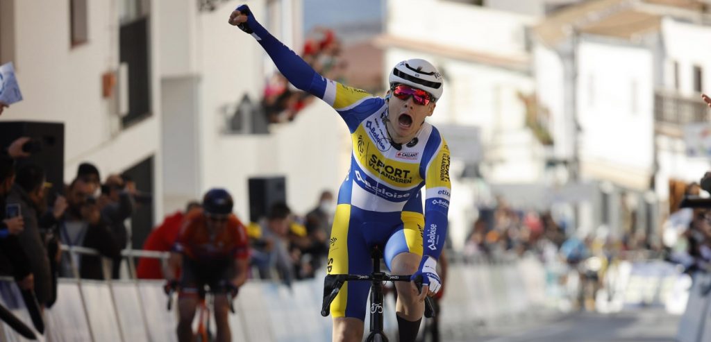 Rune Herregodts verrast het peloton met winst in openingsrit Ruta del Sol