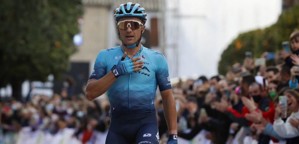 Lutsenko zegeviert in Spaanse gravelkoers Clásica Jaén Paraiso, Wellens tweede
