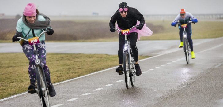 Jurjun van der Velde en Lisa Scheenaard winnen spectaculair Eneco NK Tegenwindfietsen 2022