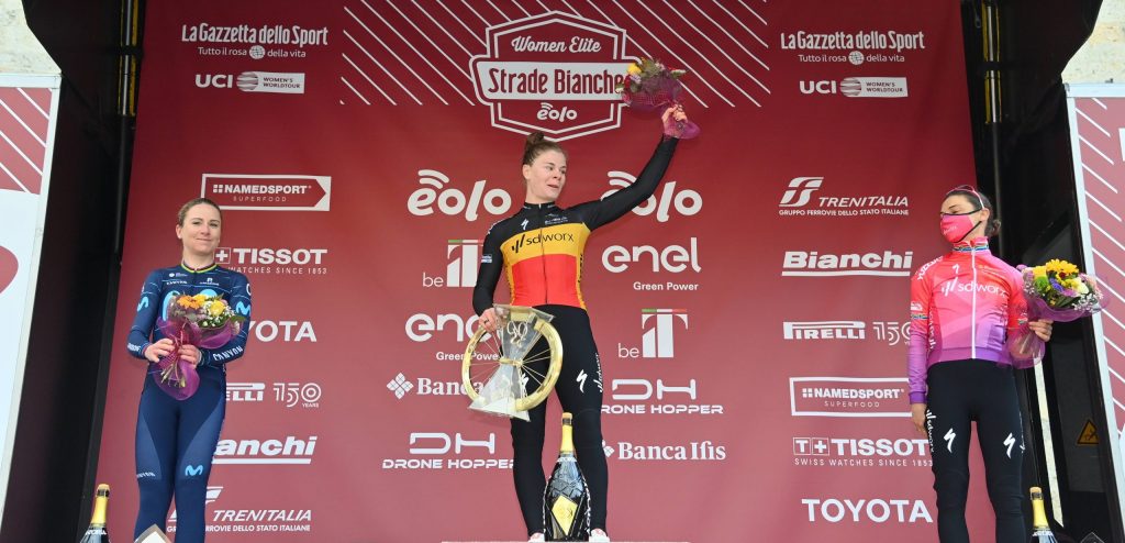 Lotte Kopecky na winst in Strade Bianche: “Moest vooraan zitten in laatste bocht”