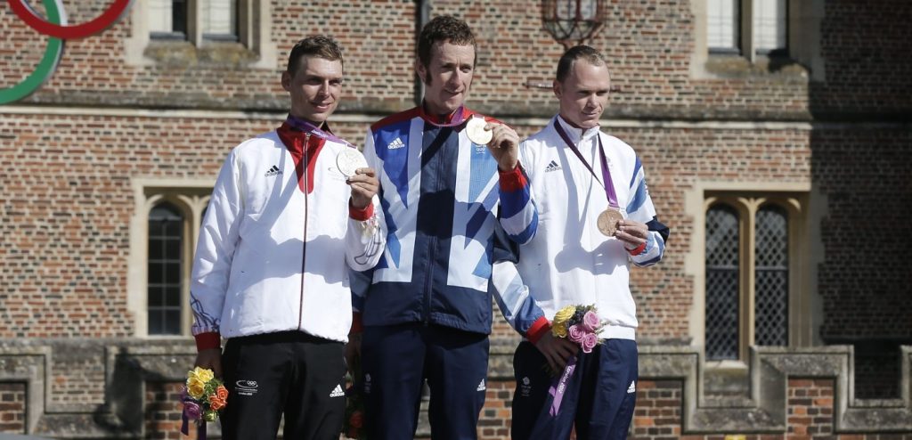 Tony Martin veilt zijn olympische medaille uit 2012 voor Oekraïne