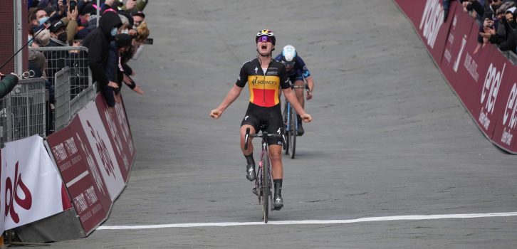 Fenomenale Lotte Kopecky klopt Annemiek van Vleuten in Strade Bianche
