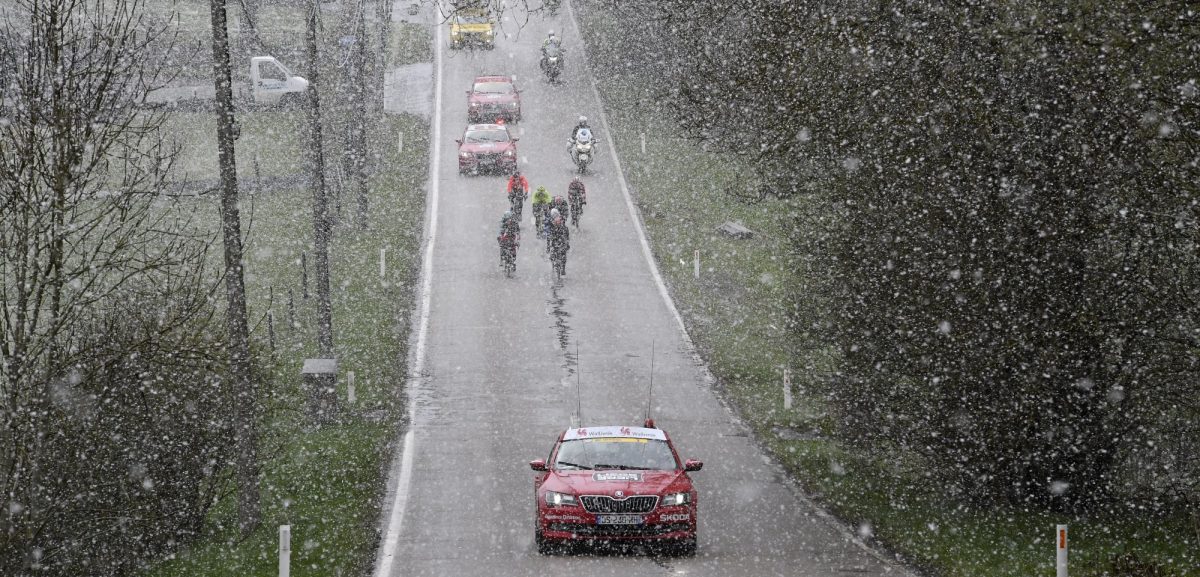 Bibberen in Vlaanderen: sneeuw gesignaleerd op parcours Ronde van Vlaanderen