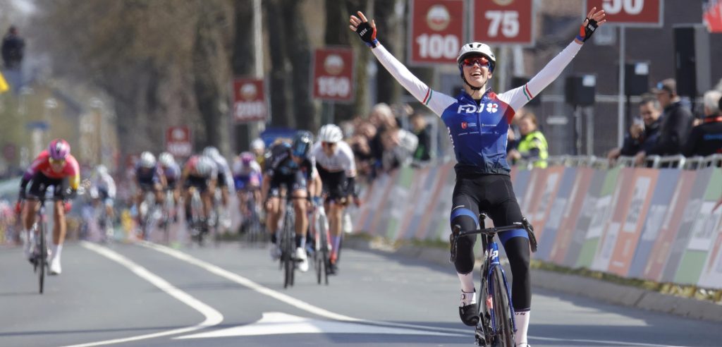 Marta Cavalli ‘verrast’ concurrenten in Amstel Gold Race, balende Vollering tweede