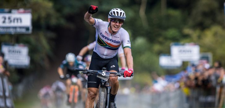 Alan Hatherly en Pauline Ferrand-Prévot winnen eerste Wereldbeker short track van 2022