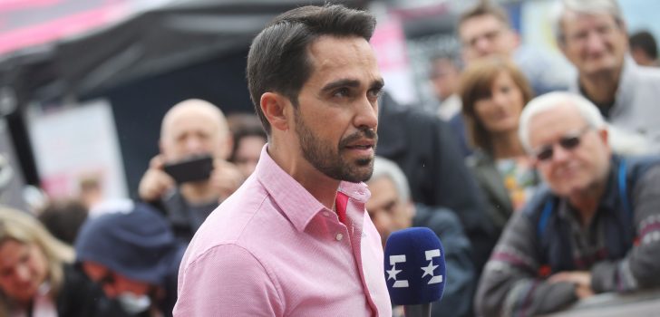 Alberto Contador volledig ingepakt in verband na weghalen van meer dan honderd goedaardige tumoren