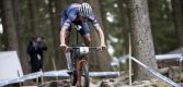 Een deceptie: Mathieu van der Poel geeft na twee valpartijen op in Wereldbeker Nove Mesto