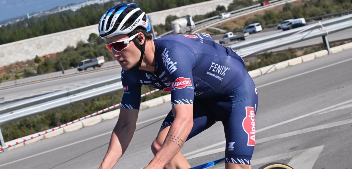 Sam Gaze laat Alpecin-Fenix juichen tijdens Wereldbeker MTB, Tom Pidcock achtste