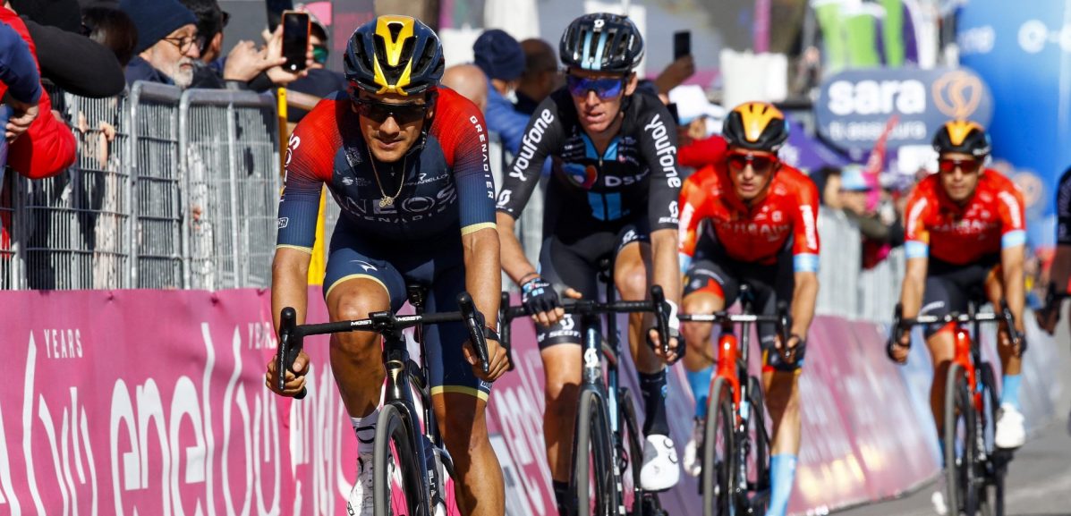 Bardet en Arensman in favorietengroep op Etna: “Goede eerste test”