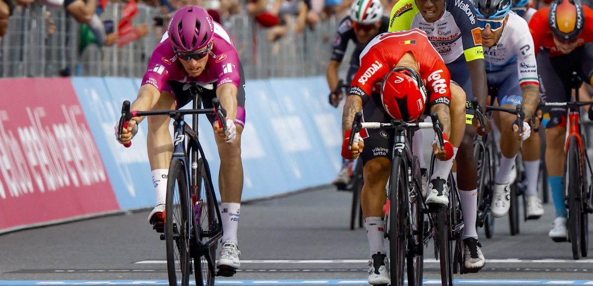 Arnaud Démare na millimetersprint met Ewan: “Dacht al dat mijn jump beter was”