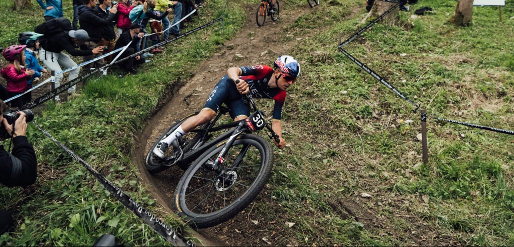 Tom Pidcock verslaat Flückiger en Schurter in laatste test voor Nove Mesto