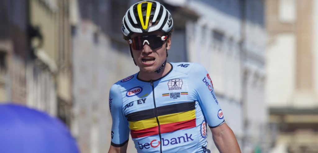 Lennert Van Eetvelt grijpt de macht in de Vredeskoers U23