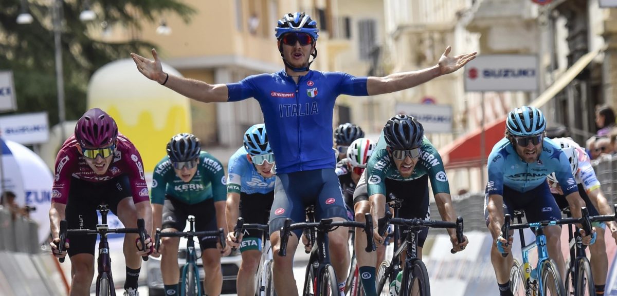Vluchter Scaroni wint slotrit Adriatica Ionica Race, eindzege voor Zana