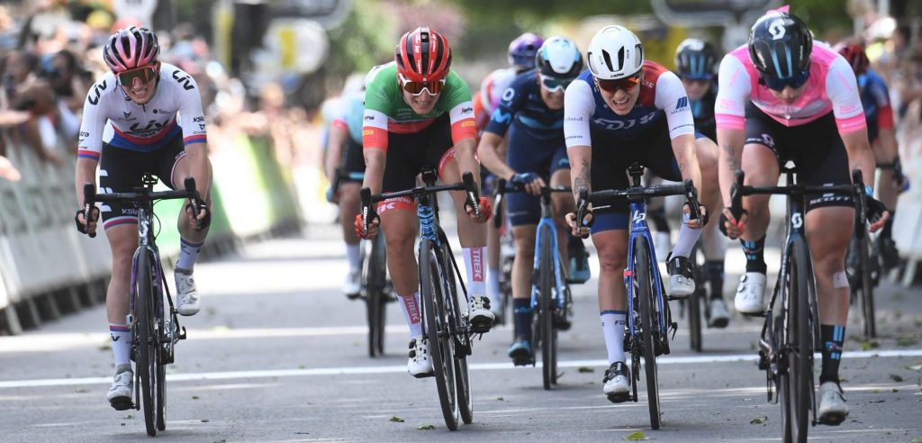 Wiebes zegeviert in slotrit Women’s Tour, Longo Borghini kaapt eindzege weg bij Brown