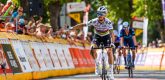 Julian Alaphilippe springt op ‘zijn’ Muur van Hoei naar zege in Tour de Wallonie