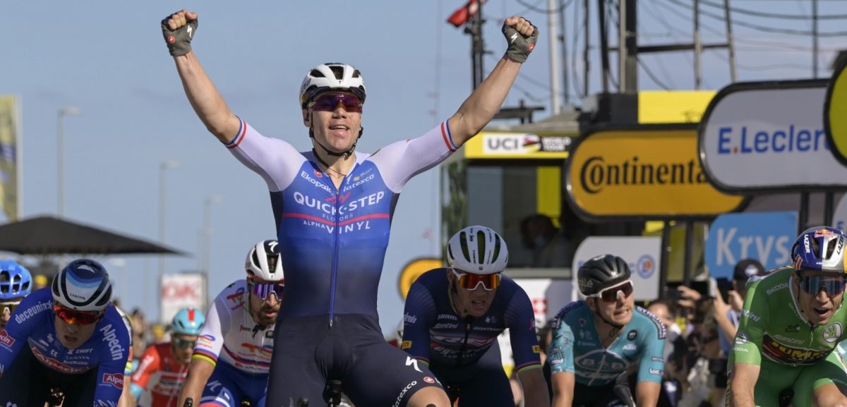 Fabio Jakobsen klopt Mathieu van der Poel in Acht van Chaam