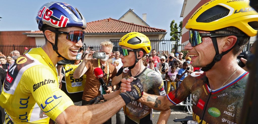Frans Maassen na zege Wout van Aert: “Solo winnen in het geel is ongekend”