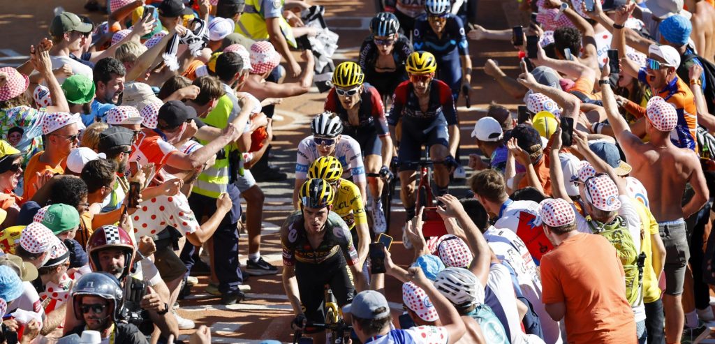 Van Aert, Kuss en Benoot loodsen Vingegaard naar Alpe d’Huez: “Jonas is de sterkste in koers”