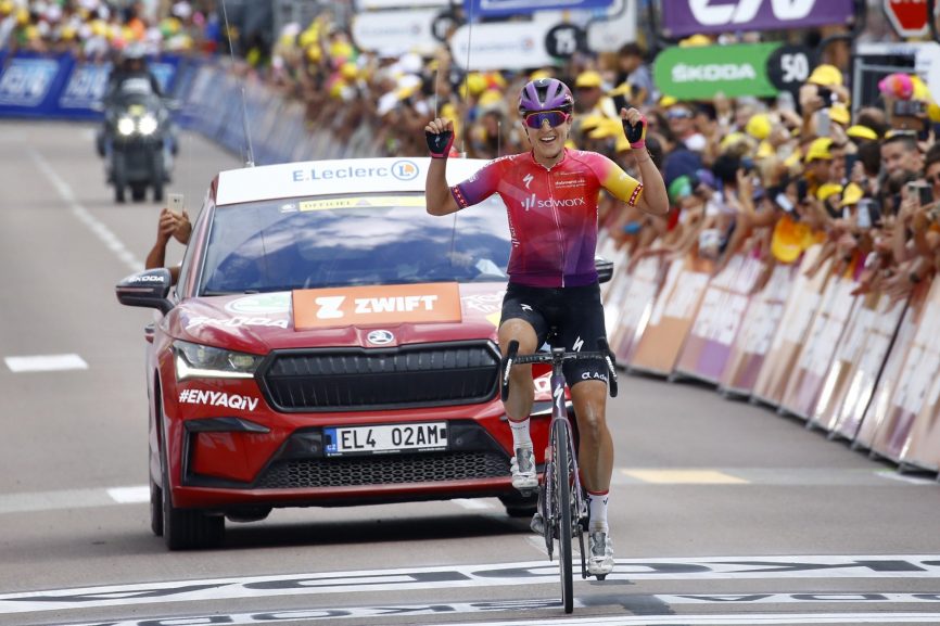 Solozege Marlen Reusser in gravelrit Tour de France Femmes, weinig verschillen bij favorieten