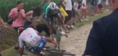 Tour 2022: Video toont beelden van botsing en crash Oss, Van Poppel en Gogl