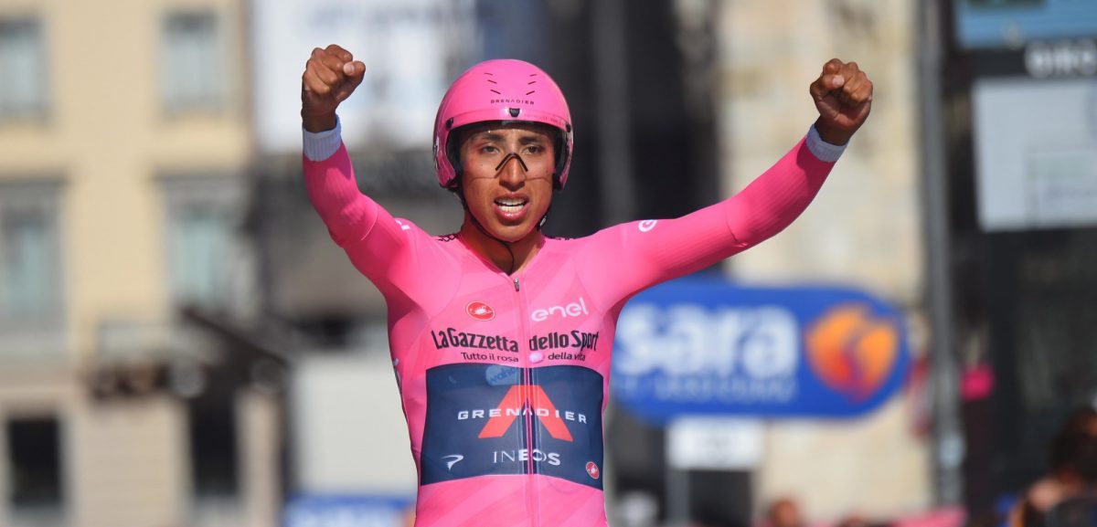 Egan Bernal maakt zeven maanden na zwaar ongeval rentree in PostNord Danmark Rundt