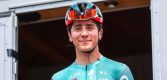 Cian Uijtdebroeks wint tweede rit op rij in Tour de l’Avenir en pakt nu wel gele trui